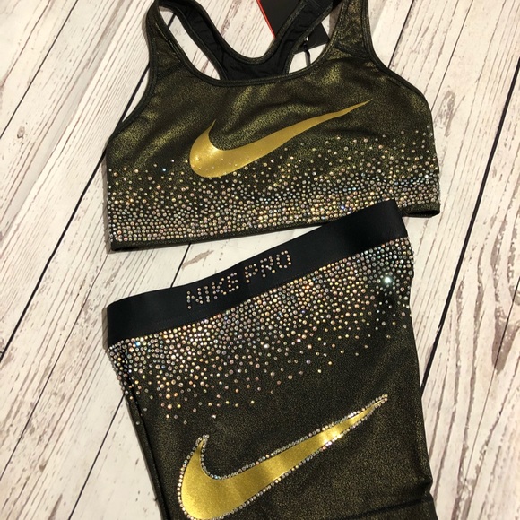 Nike pro set with lots of bling! - Picture 4 of 5